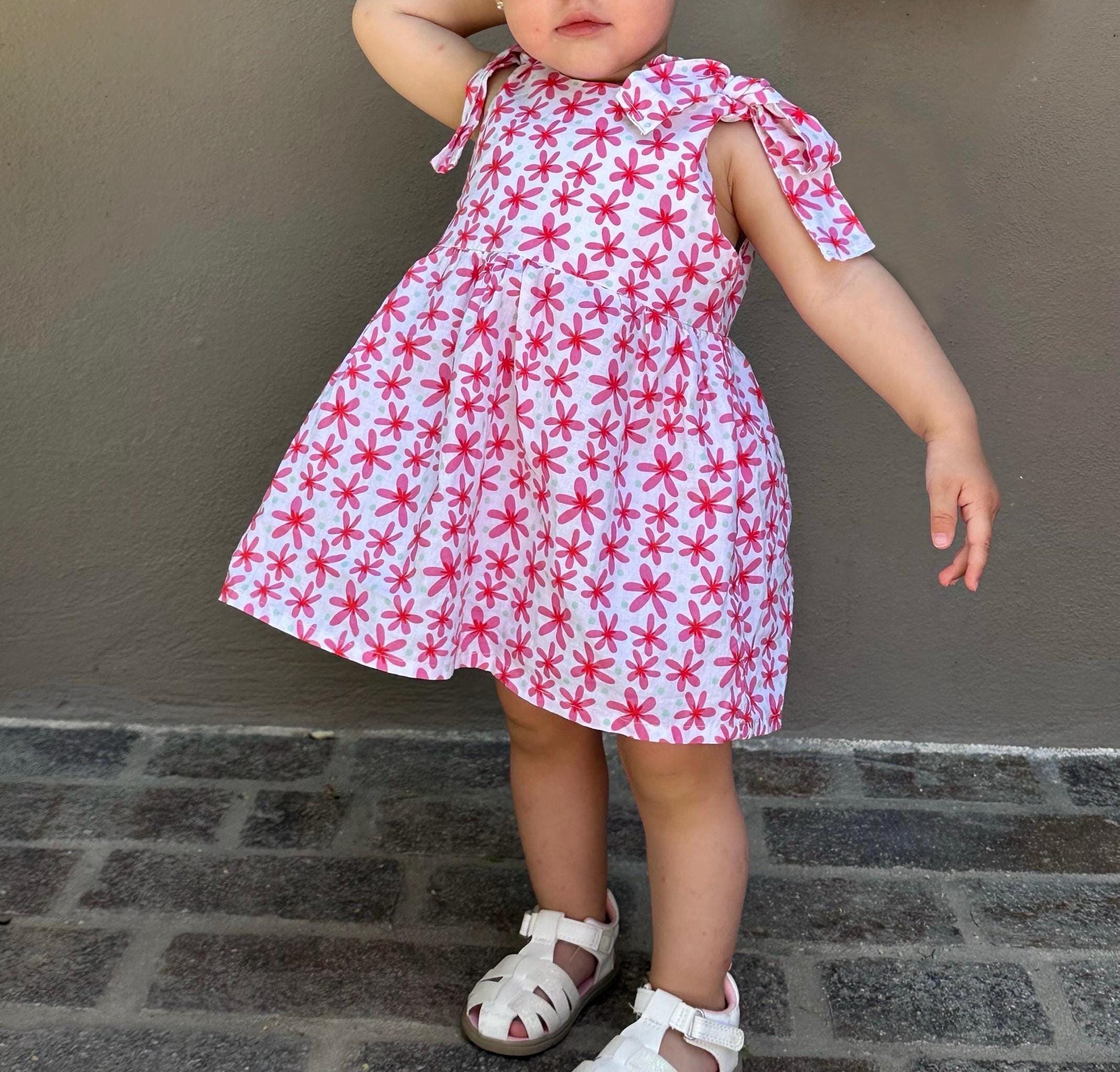 Vestido con lazo en los hombros