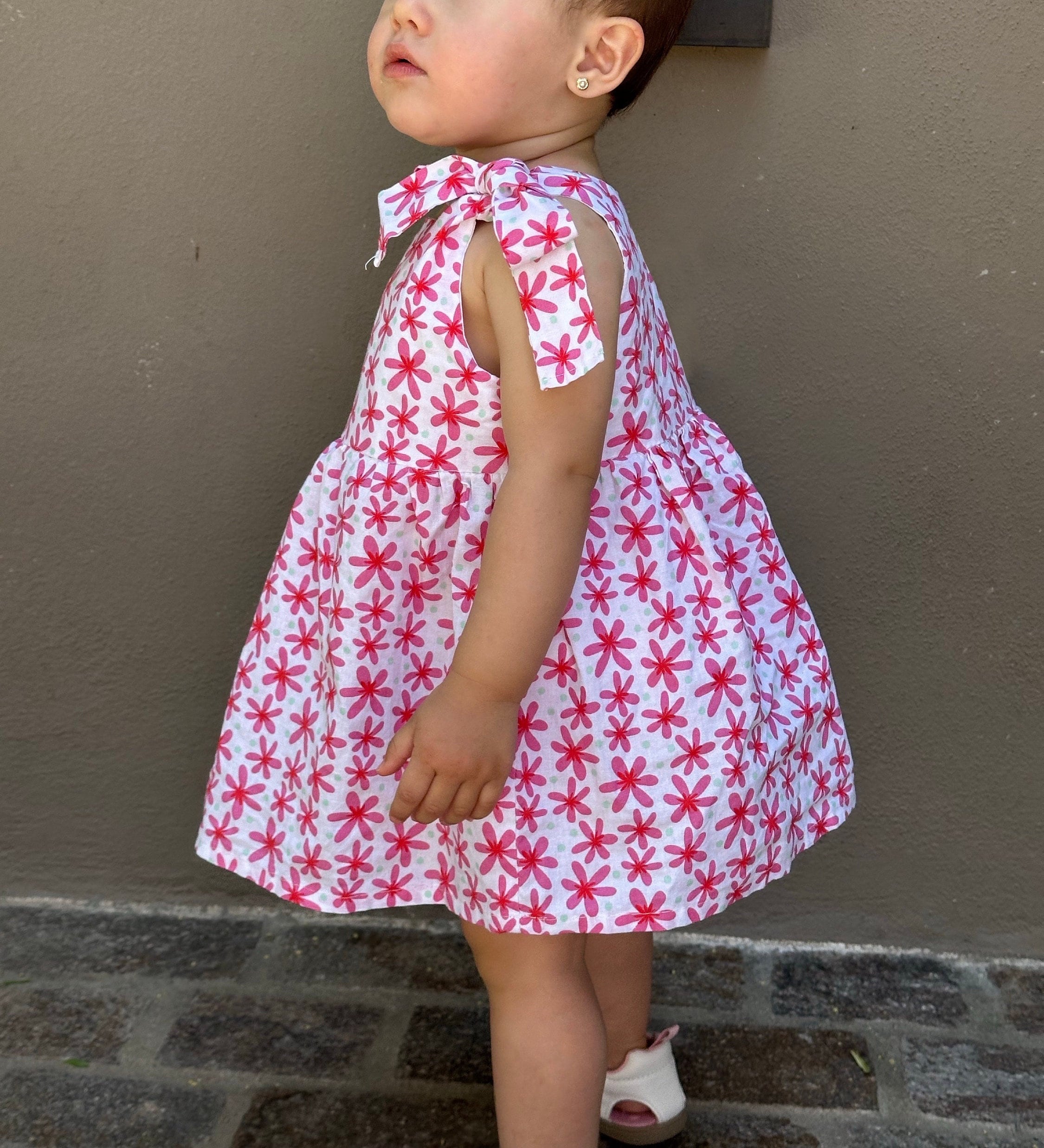 Vestido con lazo en los hombros